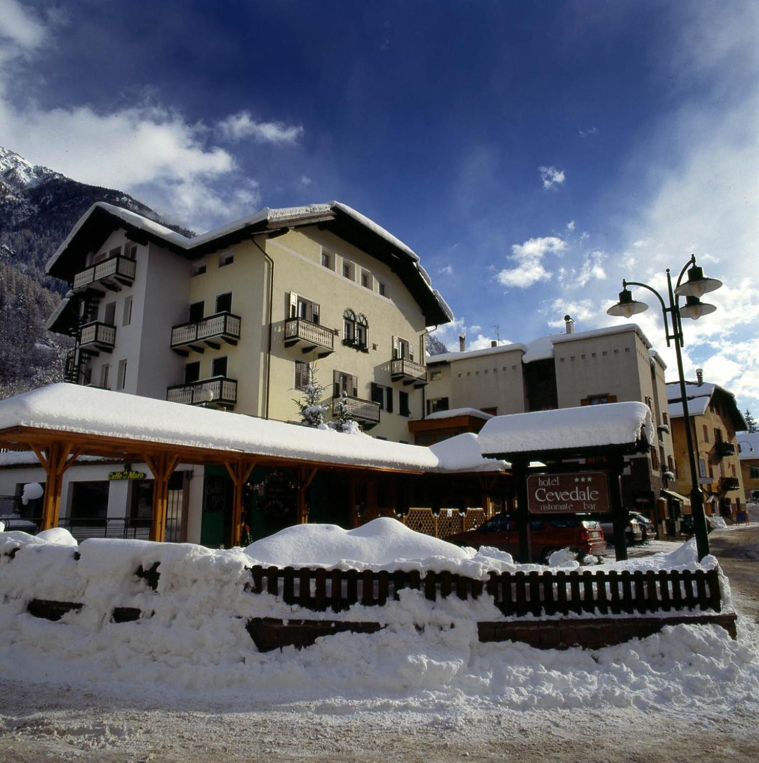 Hotel Cevedale Living Romance Hotel Cogolo Eksteriør billede