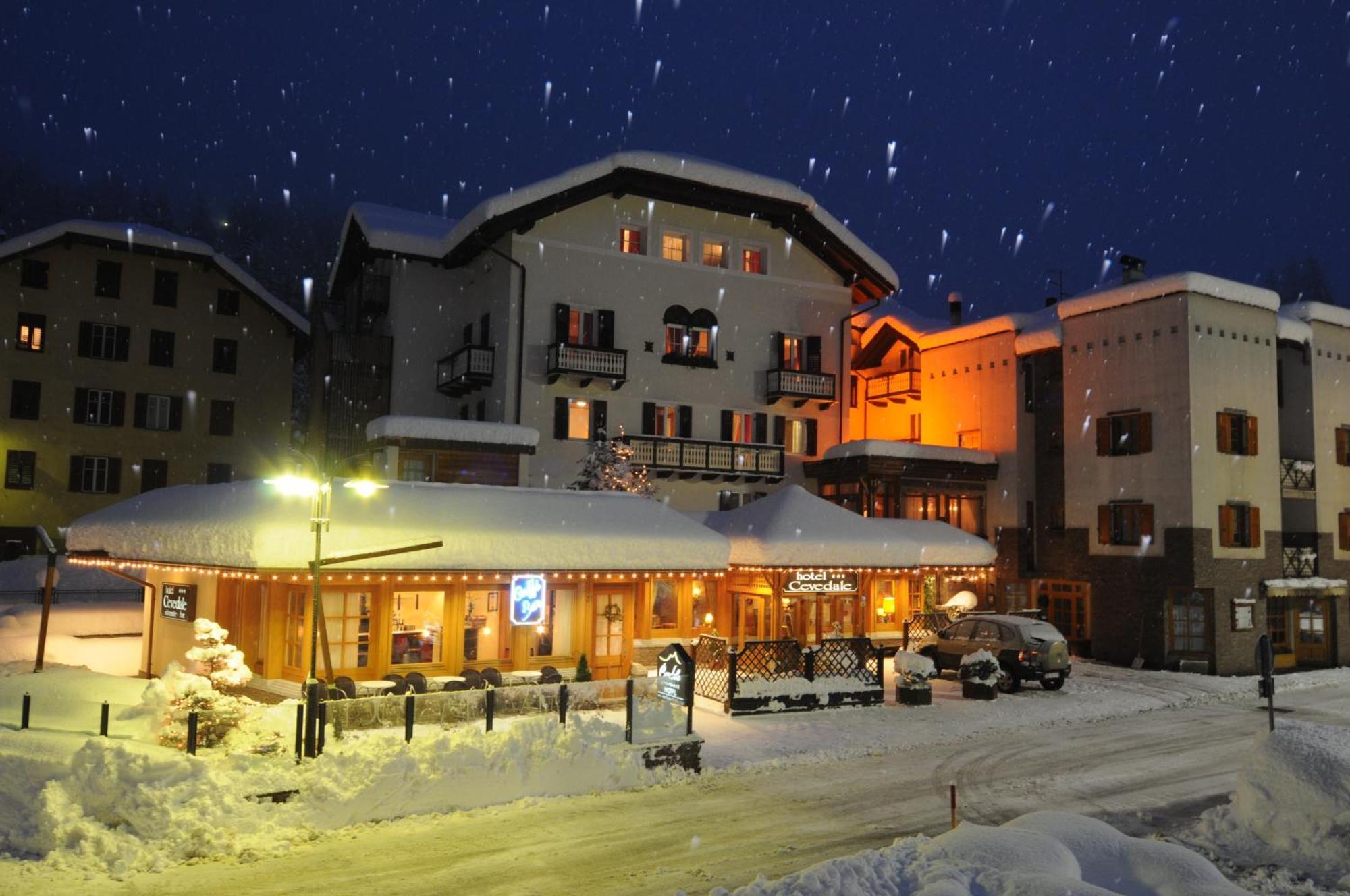 Hotel Cevedale Living Romance Hotel Cogolo Eksteriør billede