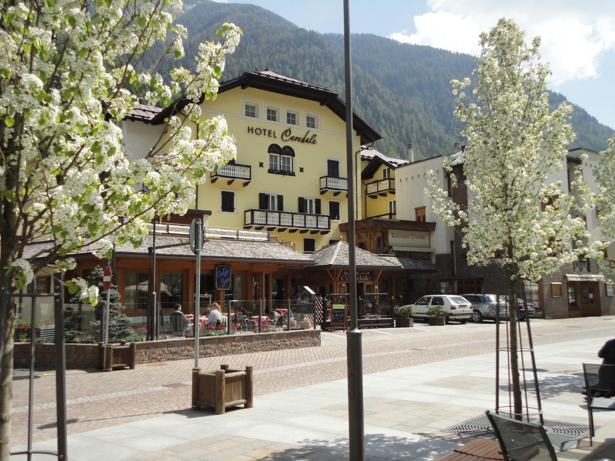 Hotel Cevedale Living Romance Hotel Cogolo Eksteriør billede