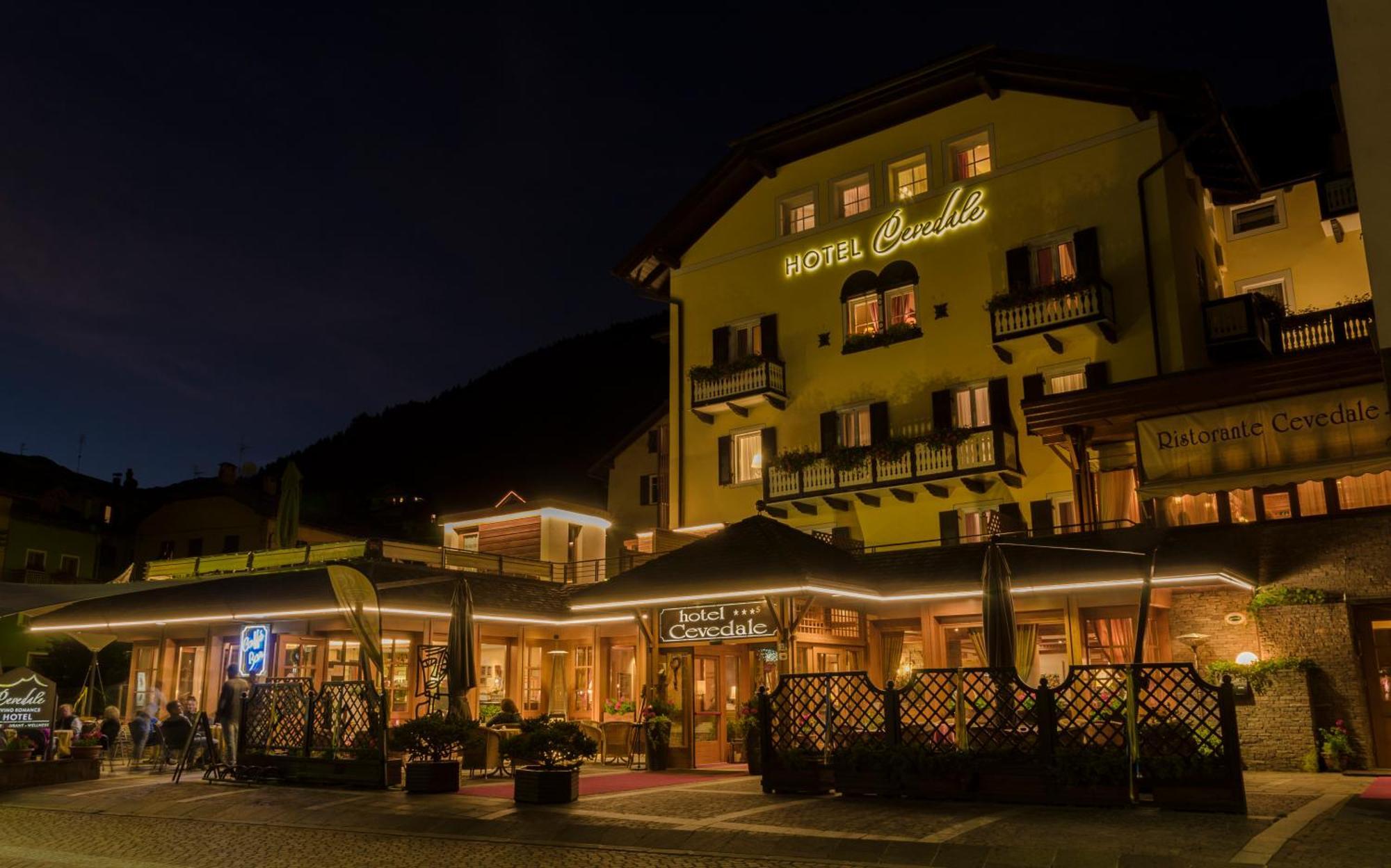 Hotel Cevedale Living Romance Hotel Cogolo Eksteriør billede