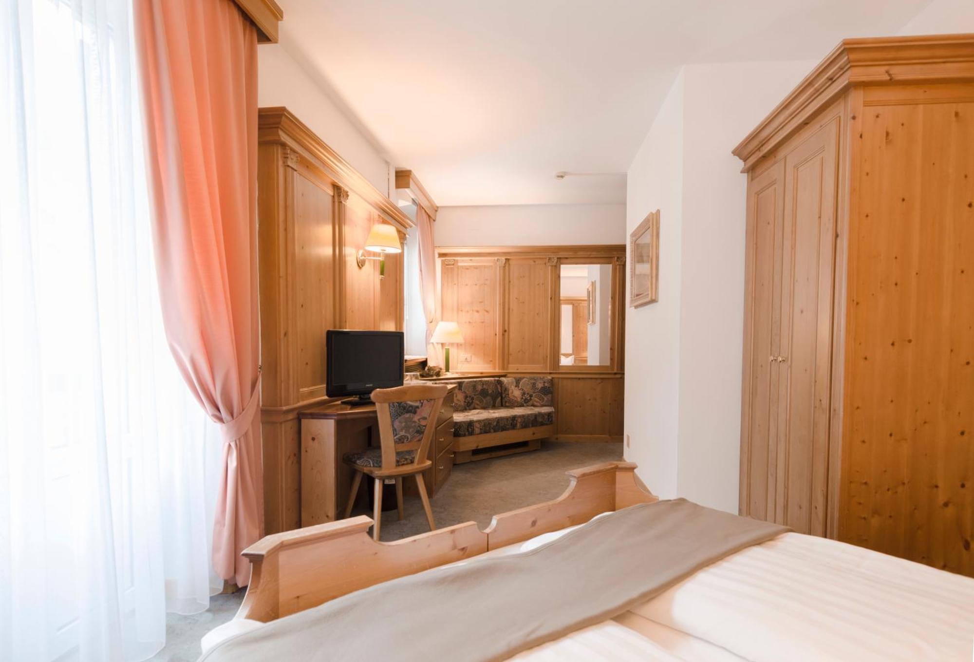 Hotel Cevedale Living Romance Hotel Cogolo Eksteriør billede