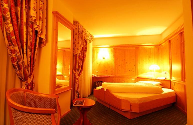 Hotel Cevedale Living Romance Hotel Cogolo Værelse billede