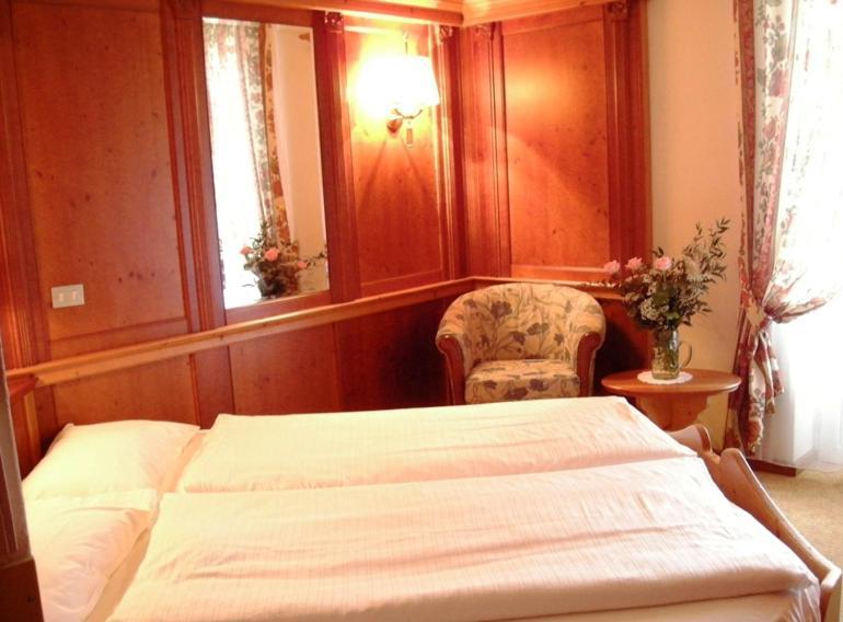 Hotel Cevedale Living Romance Hotel Cogolo Værelse billede