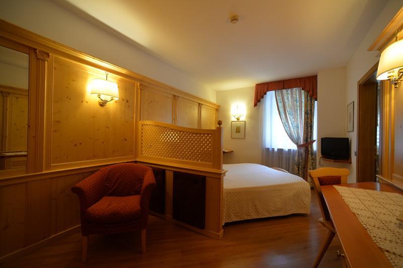 Hotel Cevedale Living Romance Hotel Cogolo Eksteriør billede