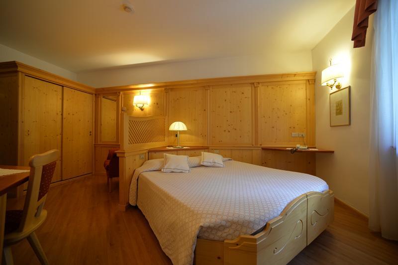 Hotel Cevedale Living Romance Hotel Cogolo Eksteriør billede