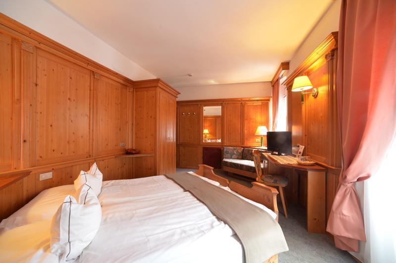 Hotel Cevedale Living Romance Hotel Cogolo Eksteriør billede