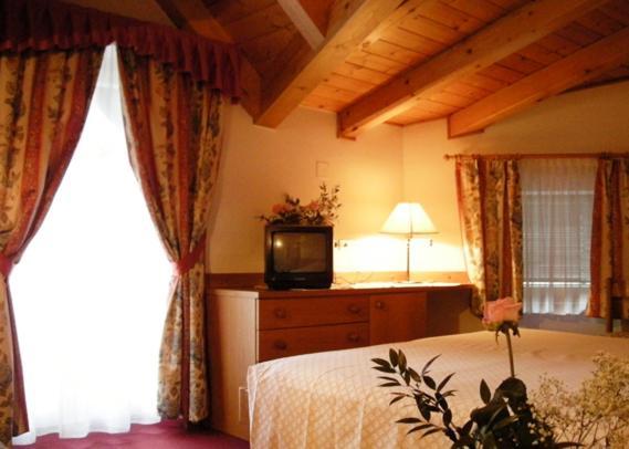 Hotel Cevedale Living Romance Hotel Cogolo Eksteriør billede