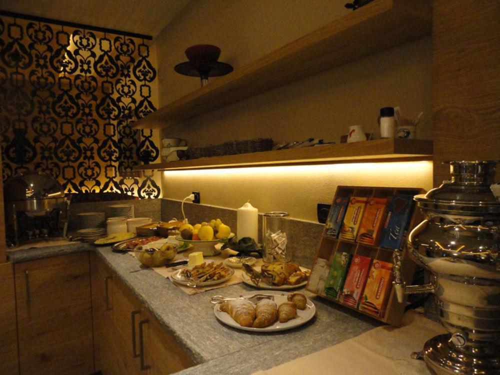 Hotel Cevedale Living Romance Hotel Cogolo Eksteriør billede