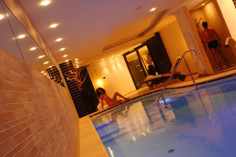Hotel Cevedale Living Romance Hotel Cogolo Eksteriør billede