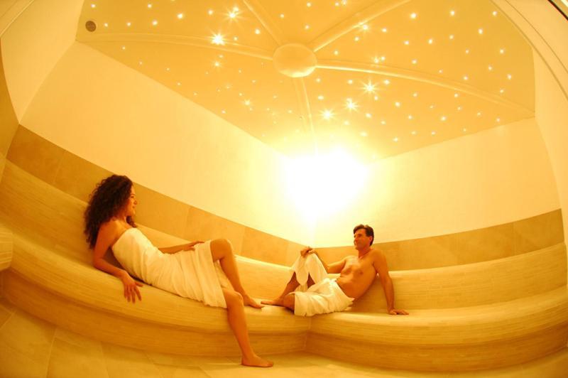 Hotel Cevedale Living Romance Hotel Cogolo Eksteriør billede