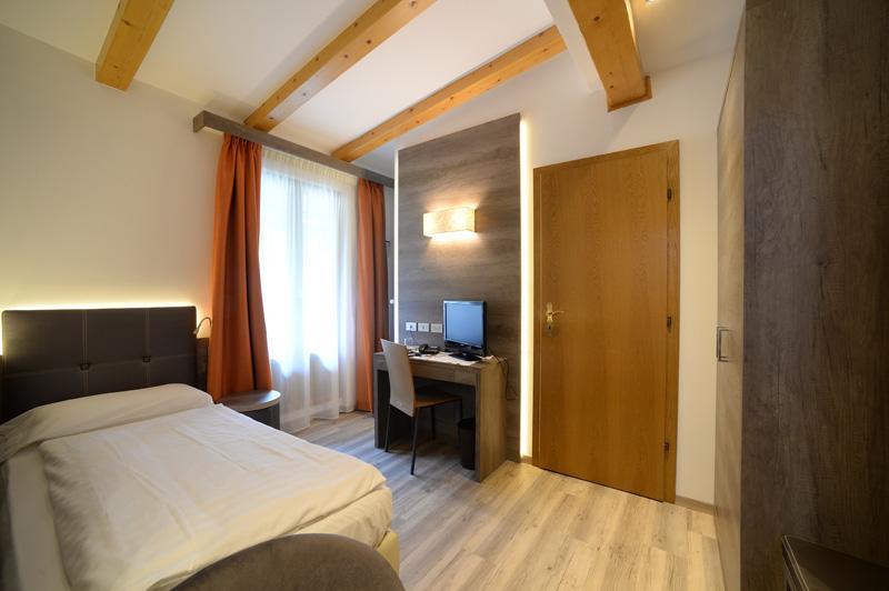 Hotel Cevedale Living Romance Hotel Cogolo Eksteriør billede