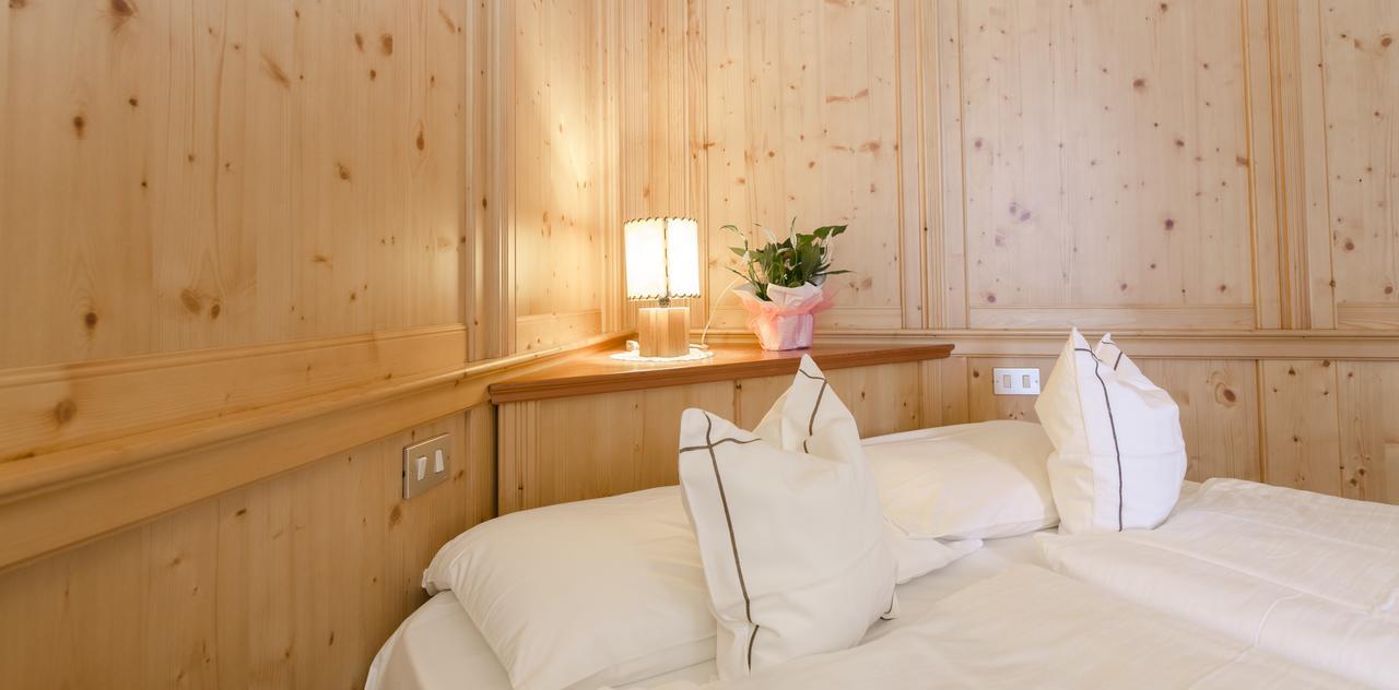 Hotel Cevedale Living Romance Hotel Cogolo Eksteriør billede
