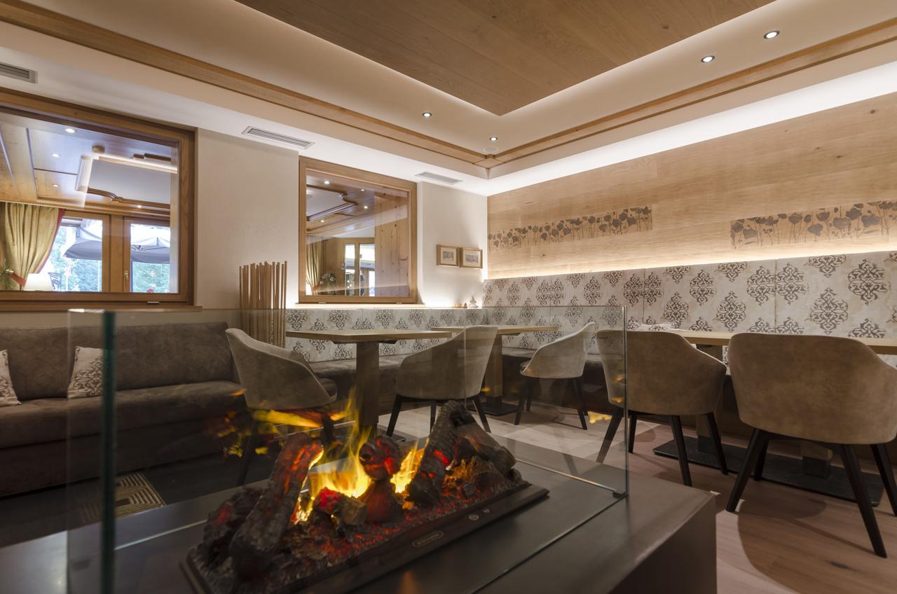 Hotel Cevedale Living Romance Hotel Cogolo Eksteriør billede