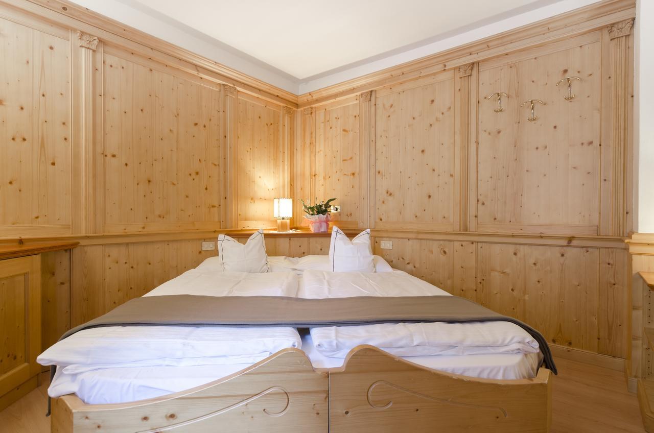 Hotel Cevedale Living Romance Hotel Cogolo Eksteriør billede