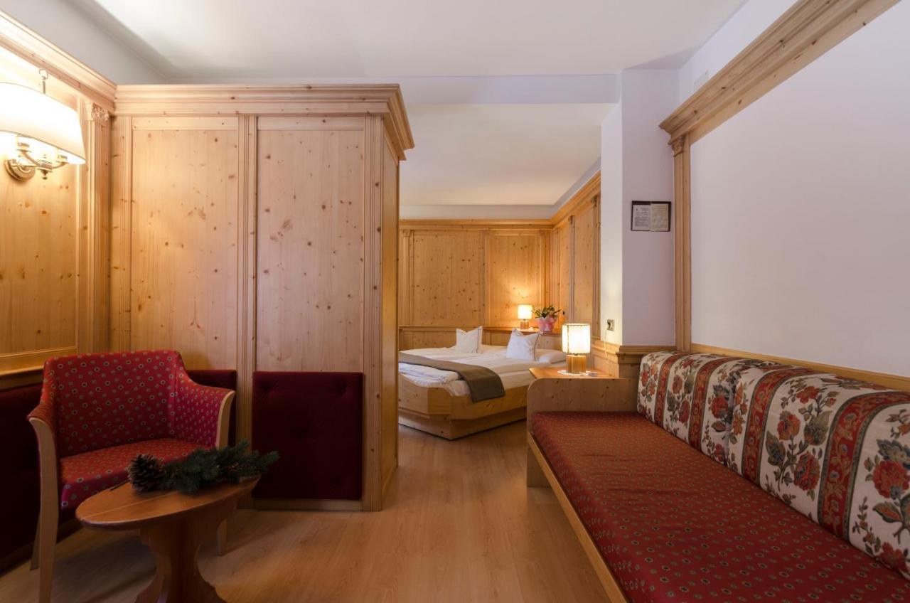 Hotel Cevedale Living Romance Hotel Cogolo Eksteriør billede